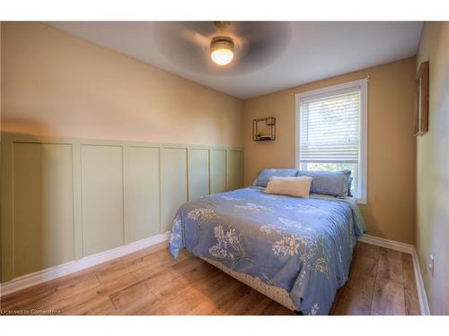 127 Nash Road S, Hamilton, ON - Indoor Photo Showing Bedroom