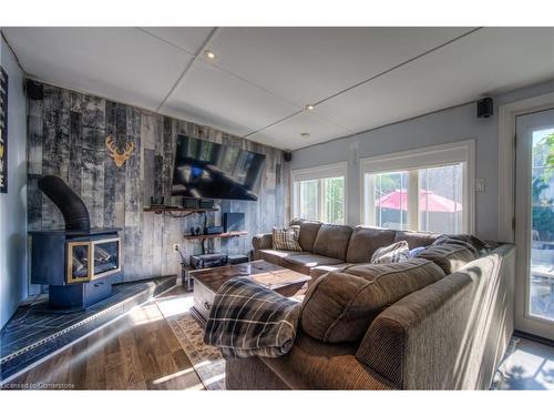 127 Nash Road S, Hamilton, ON - Indoor Photo Showing Living Room With Fireplace