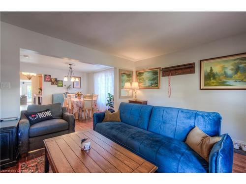 127 Nash Road S, Hamilton, ON - Indoor Photo Showing Living Room