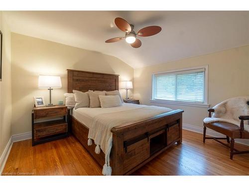 955 Cloverleaf Drive, Burlington, ON - Indoor Photo Showing Bedroom