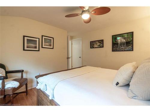 955 Cloverleaf Drive, Burlington, ON - Indoor Photo Showing Bedroom