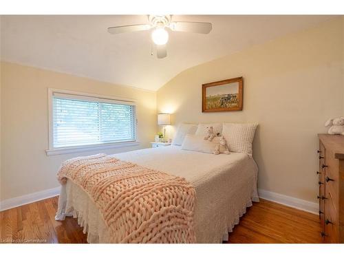 955 Cloverleaf Drive, Burlington, ON - Indoor Photo Showing Bedroom