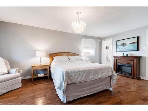 3200 Tania Crescent, Burlington, ON - Indoor Photo Showing Bedroom