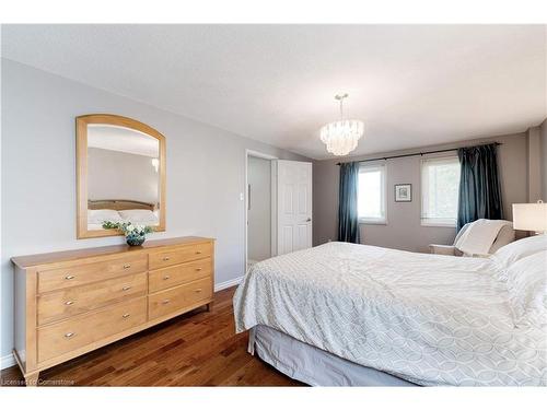 3200 Tania Crescent, Burlington, ON - Indoor Photo Showing Bedroom