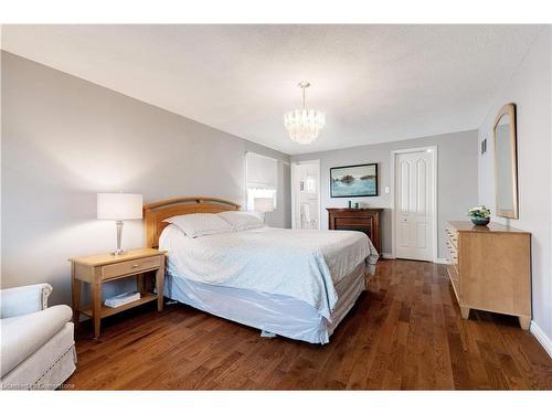 3200 Tania Crescent, Burlington, ON - Indoor Photo Showing Bedroom