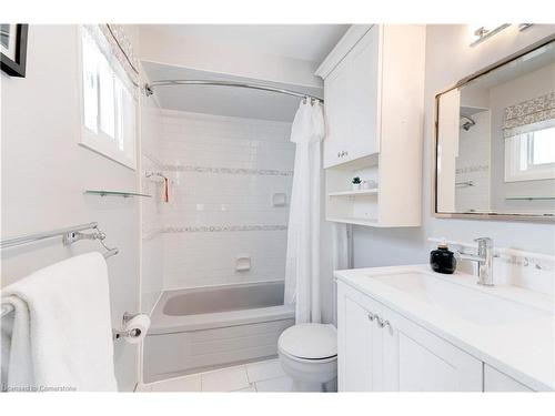 3200 Tania Crescent, Burlington, ON - Indoor Photo Showing Bathroom