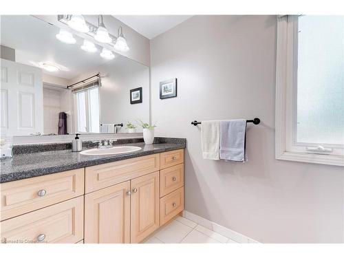 3200 Tania Crescent, Burlington, ON - Indoor Photo Showing Bathroom