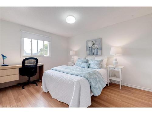 3200 Tania Crescent, Burlington, ON - Indoor Photo Showing Bedroom