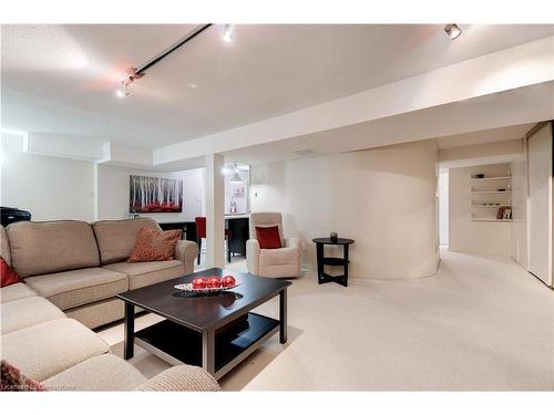 3200 Tania Crescent, Burlington, ON - Indoor Photo Showing Living Room