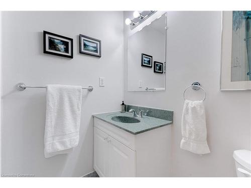 3200 Tania Crescent, Burlington, ON - Indoor Photo Showing Bathroom