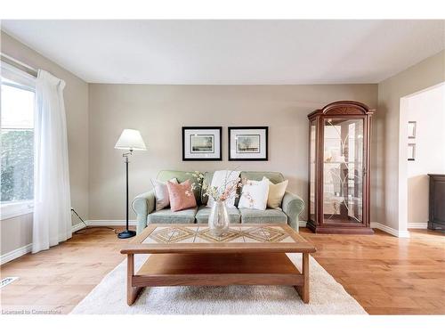 3200 Tania Crescent, Burlington, ON - Indoor Photo Showing Living Room