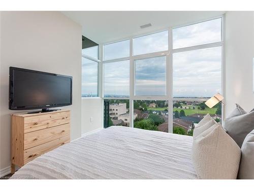 802-2750 King Street E, Hamilton, ON - Indoor Photo Showing Bedroom