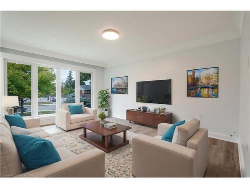 16 Wildewood Avenue, Hamilton, ON - Indoor Photo Showing Living Room