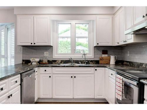 4235 Spruce Avenue, Burlington, ON - Indoor Photo Showing Kitchen With Double Sink