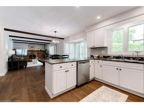 4235 Spruce Avenue, Burlington, ON - Indoor Photo Showing Kitchen