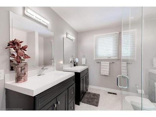 4235 Spruce Avenue, Burlington, ON - Indoor Photo Showing Bathroom