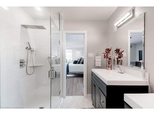 4235 Spruce Avenue, Burlington, ON - Indoor Photo Showing Bathroom