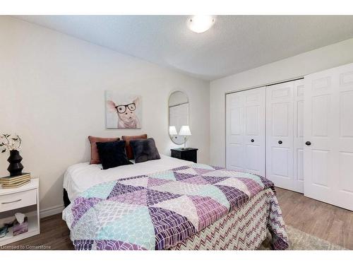 4235 Spruce Avenue, Burlington, ON - Indoor Photo Showing Bedroom