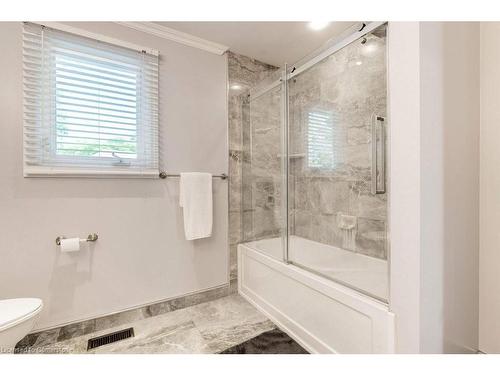 4235 Spruce Avenue, Burlington, ON - Indoor Photo Showing Bathroom