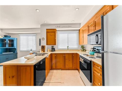 5-4165 Fieldgate Drive, Mississauga, ON - Indoor Photo Showing Kitchen With Double Sink