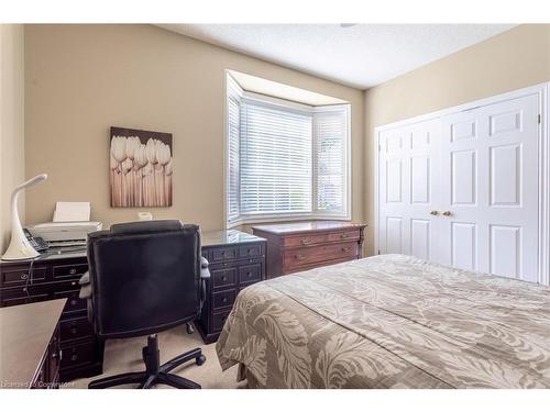 102 Northernbreeze Street, Mount Hope, ON - Indoor Photo Showing Bedroom