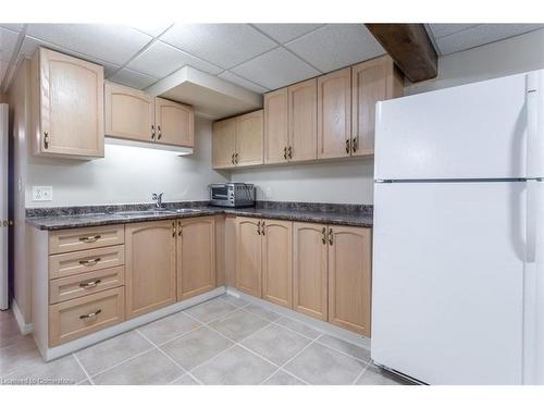 102 Northernbreeze Street, Mount Hope, ON - Indoor Photo Showing Kitchen