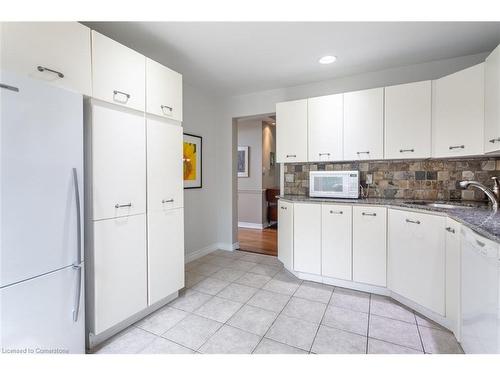 19-3230 New Street, Burlington, ON - Indoor Photo Showing Kitchen