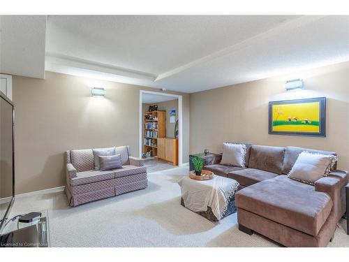 19-3230 New Street, Burlington, ON - Indoor Photo Showing Living Room