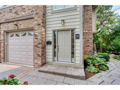 19-3230 New Street, Burlington, ON - Outdoor