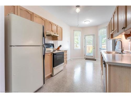 16 Twentyplace Boulevard, Mount Hope, ON - Indoor Photo Showing Kitchen With Double Sink