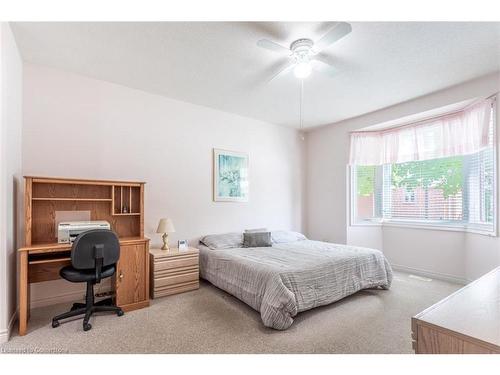 16 Twentyplace Boulevard, Mount Hope, ON - Indoor Photo Showing Bedroom