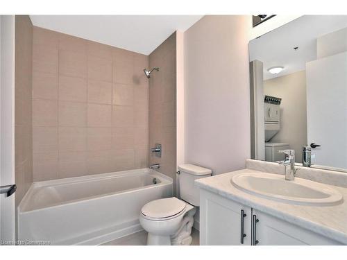 706-2486 Old Bronte Road, Oakville, ON - Indoor Photo Showing Bathroom