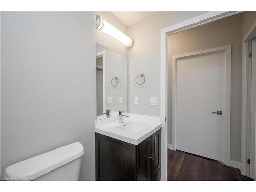 1208-2081 Fairview Street, Burlington, ON - Indoor Photo Showing Bathroom