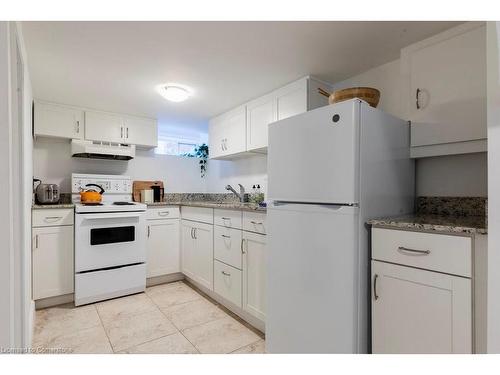 33 Homewood Avenue, Hamilton, ON - Indoor Photo Showing Kitchen