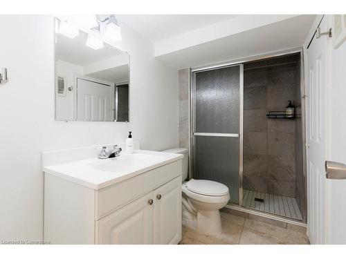 33 Homewood Avenue, Hamilton, ON - Indoor Photo Showing Bathroom