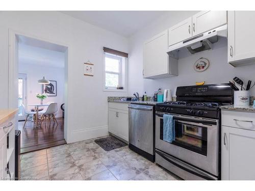 33 Homewood Avenue, Hamilton, ON - Indoor Photo Showing Kitchen