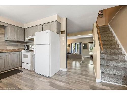 17-6 Loconder Drive, Hamilton, ON - Indoor Photo Showing Kitchen