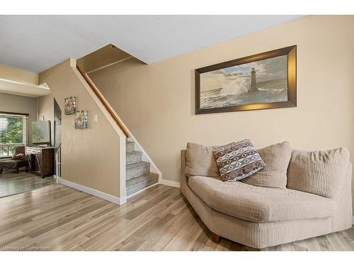 17-6 Loconder Drive, Hamilton, ON - Indoor Photo Showing Living Room