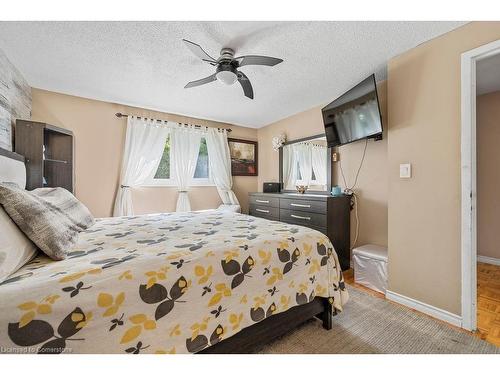 17-6 Loconder Drive, Hamilton, ON - Indoor Photo Showing Bedroom