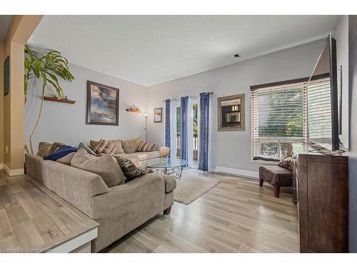 17-6 Loconder Drive, Hamilton, ON - Indoor Photo Showing Living Room