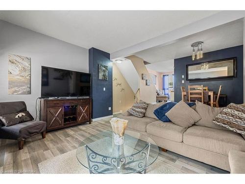 17-6 Loconder Drive, Hamilton, ON - Indoor Photo Showing Living Room