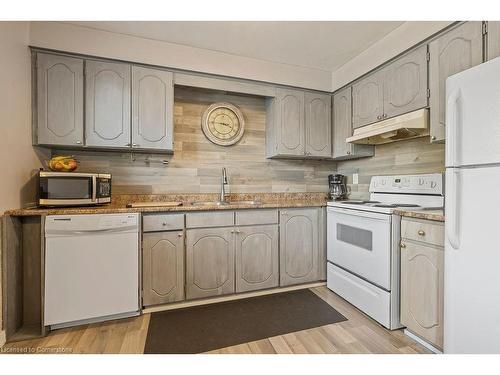 17-6 Loconder Drive, Hamilton, ON - Indoor Photo Showing Kitchen