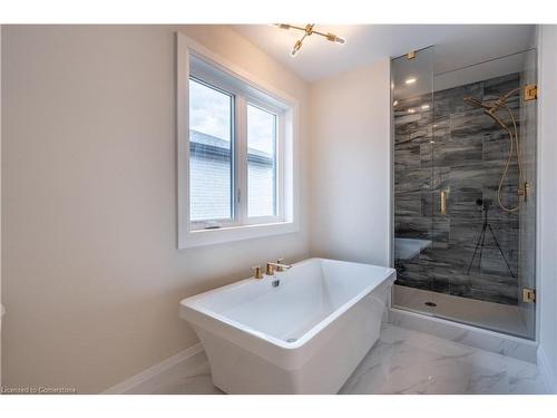 1458 Upper Sherman Avenue, Hamilton, ON - Indoor Photo Showing Bathroom