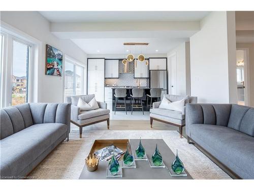 1458 Upper Sherman Avenue, Hamilton, ON - Indoor Photo Showing Living Room