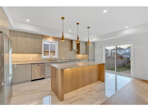 1458 Upper Sherman Avenue, Hamilton, ON - Indoor Photo Showing Kitchen With Upgraded Kitchen