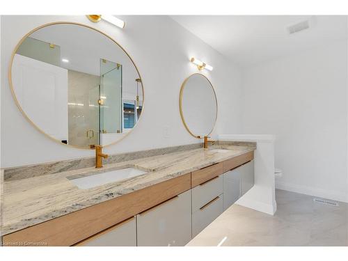 1458 Upper Sherman Avenue, Hamilton, ON - Indoor Photo Showing Bathroom