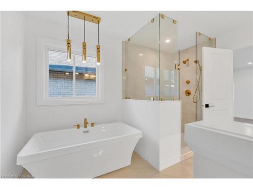 1458 Upper Sherman Avenue, Hamilton, ON - Indoor Photo Showing Bathroom