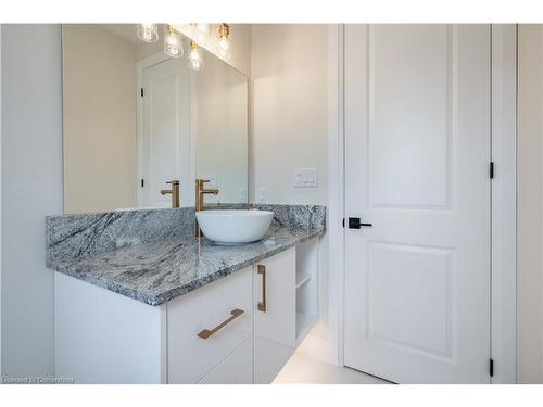 1458 Upper Sherman Avenue, Hamilton, ON - Indoor Photo Showing Bathroom