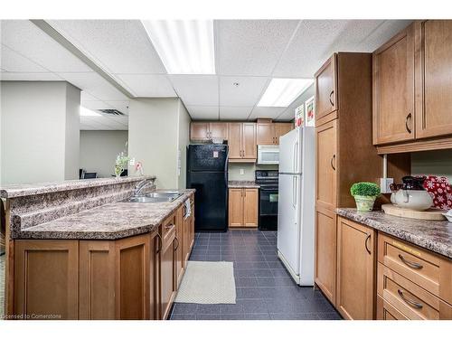 704-1770 Main Street W, Hamilton, ON - Indoor Photo Showing Kitchen