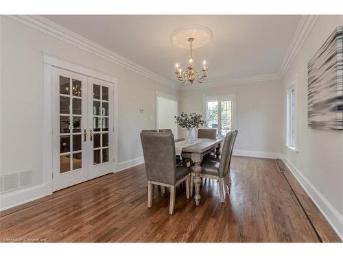 599 Cumberland Avenue, Burlington, ON - Indoor Photo Showing Dining Room